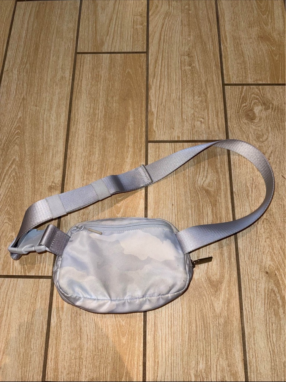 lululemon athletica Light Grey Camo Belt Bag - Picture 2 of 3